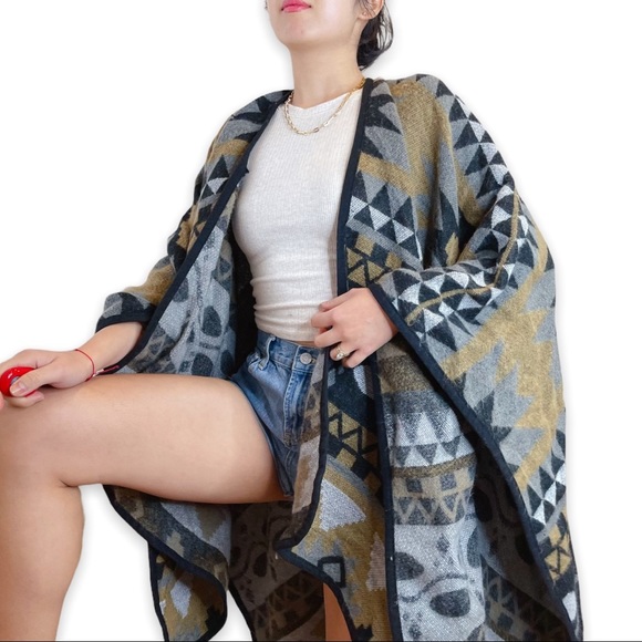 Cabin Fever Aztec Geometric Pattern Wrap Blanket Cape Poncho Jacket One size - Picture 2 of 16